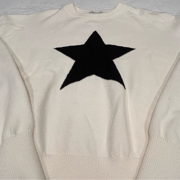 Orange Kiss Essentials white cropped sweater w/ a black star graphic Size Small - Picture 2 of 9